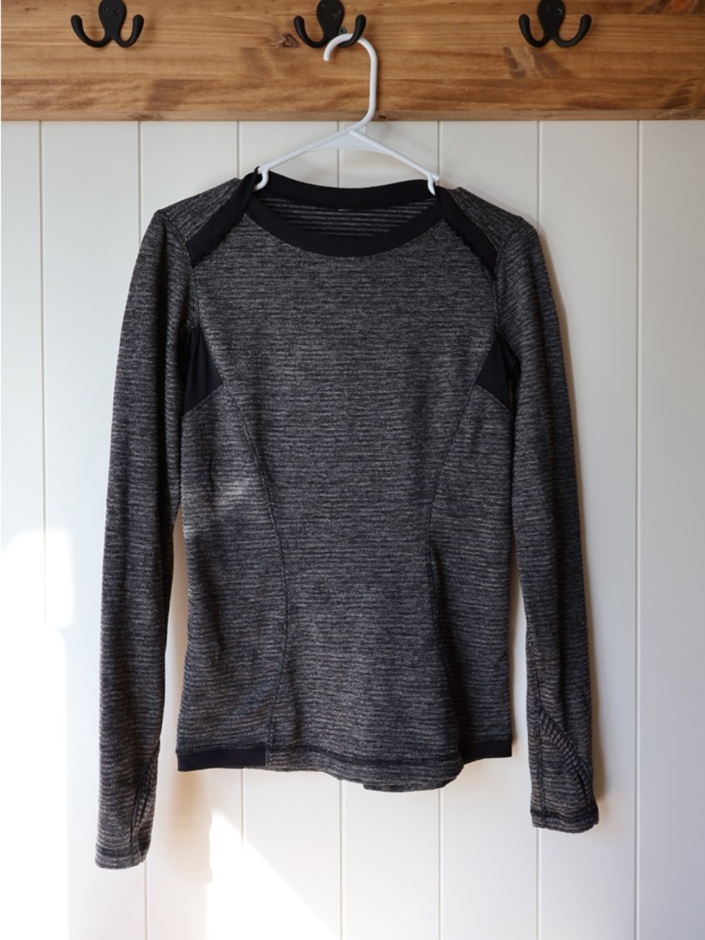 Lululemon Base Pace Size 6 Heathered Gray Long Sleeve Athletic Top